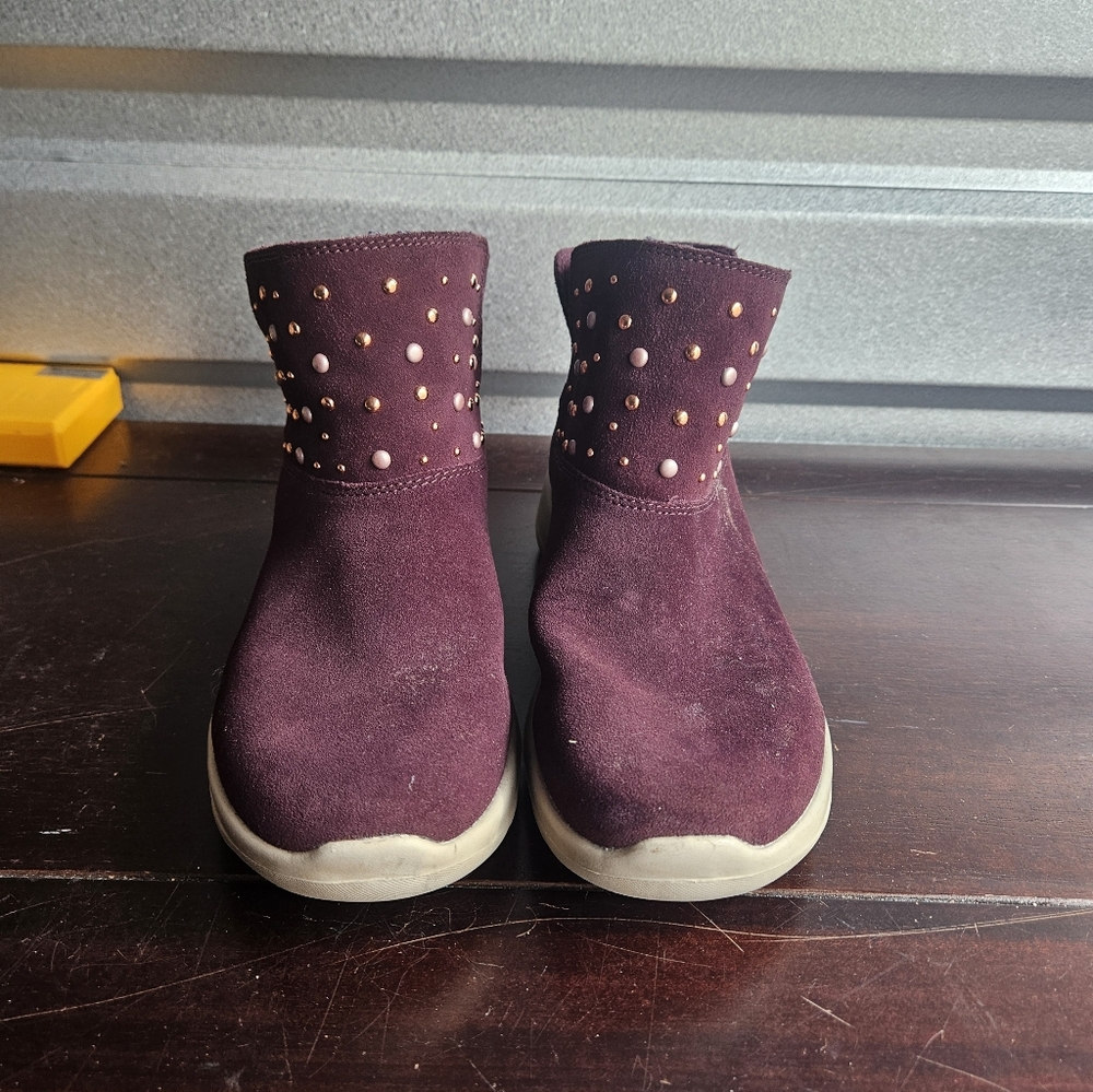 Skechers Purple Suede Studded On The Go Memory Foam Boots, Size 8. 5